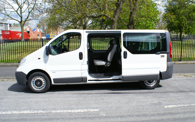 تشكيلة مدمن شعار 9 seater vans rental 