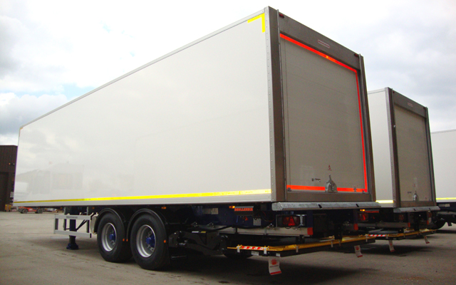 Hire a Refrigerated Trailer with Tri-axle Straightframe