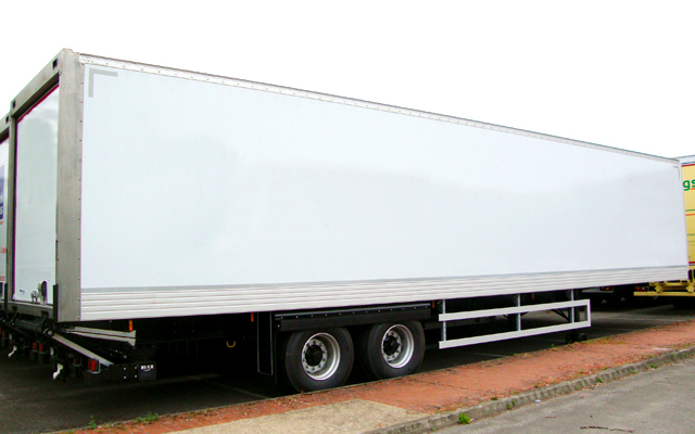 Hire a Refrigerated Trailer with Tri-axle Straightframe