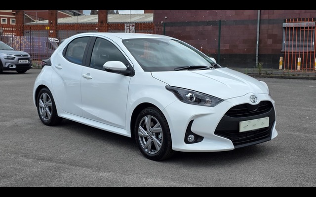 Hire a 5 Door Yaris Hybrid