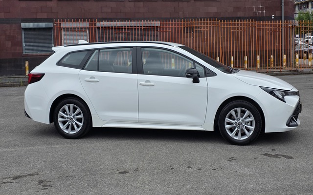 Hire a Kia Ceed \ Proceed