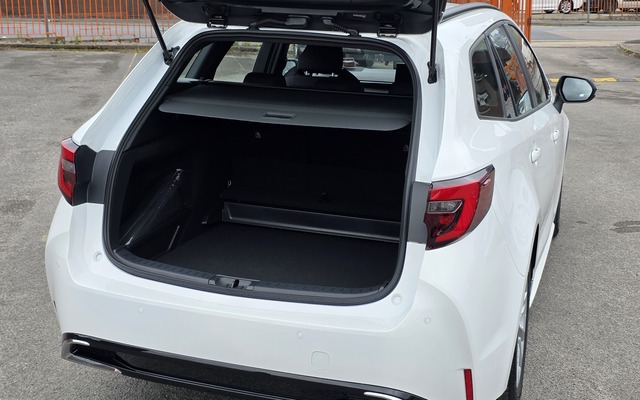Hire a Kia Ceed \ Proceed